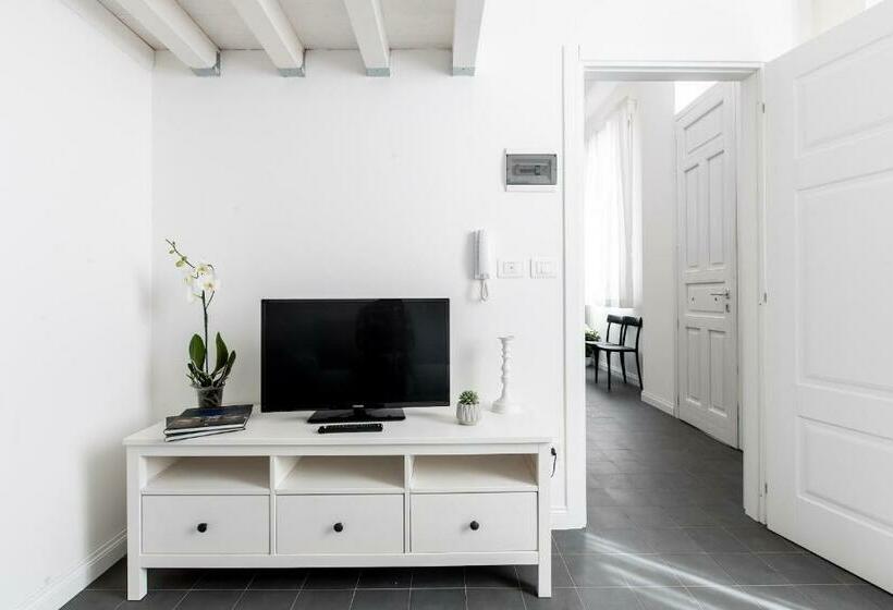 اتاق استاندارد چهار تخته, Aruci B&b