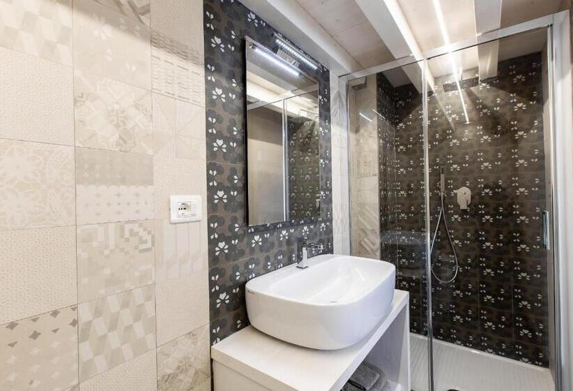 اتاق استاندارد چهار تخته, Aruci B&b