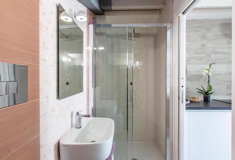 Standard Triple Room with Terrace, Aruci B&b