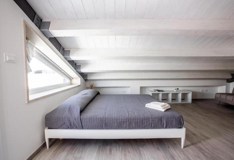 Standard Triple Room with Terrace, Aruci B&b