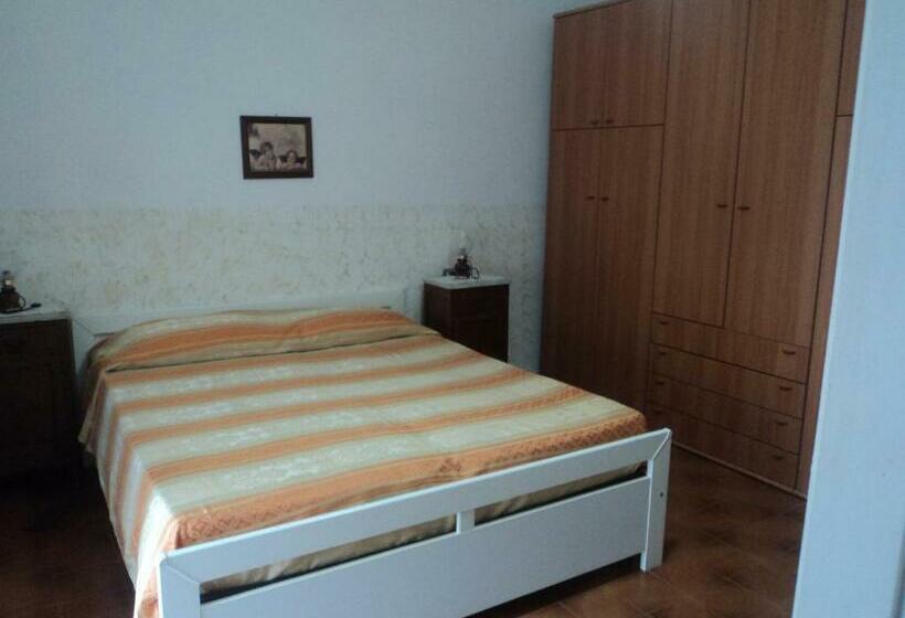 اتاق اکونومی, B&b Valente