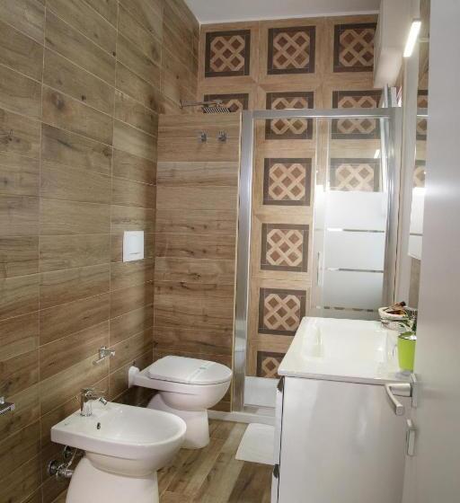 اتاق لوکس سه تخته, Home Syrakos B&b