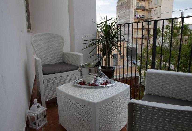 اتاق لوکس سه تخته, Home Syrakos B&b