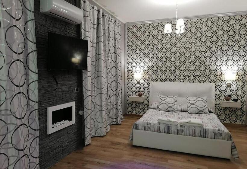 اتاق لوکس چهار تخته, Home Syrakos B&b