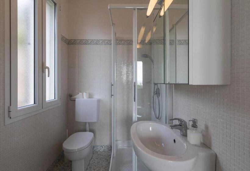 ویلای 1 خوابه, La Sterlizia Di Santa Croce