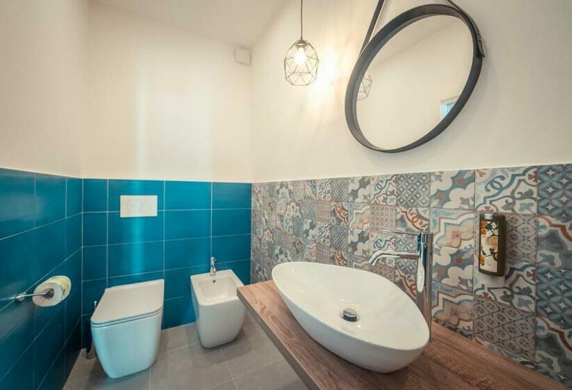 Полулюкс с Балконом, A Coffa Rooms