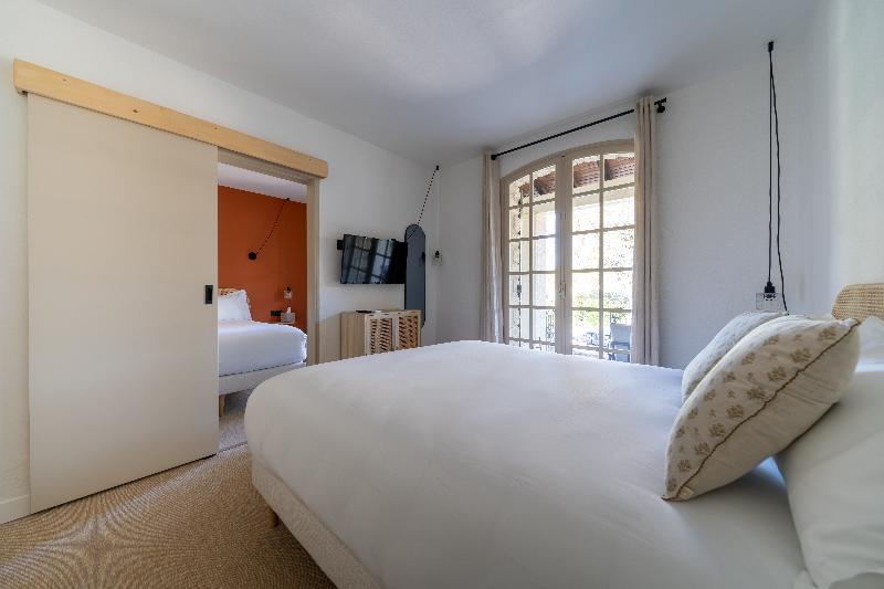 Семейный Номер, Hôtel La Garrigue & Bar Piscine