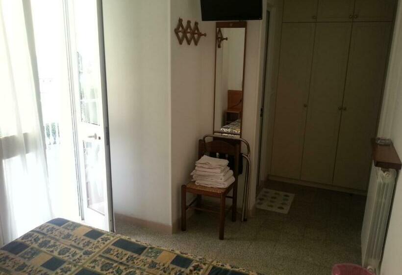 اتاق استاندارد با بالکن, Margot