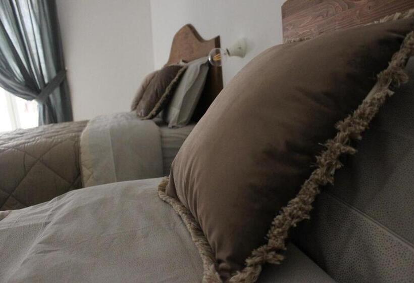 اتاق استاندارد سه نفره, B&b Dei Cardinale