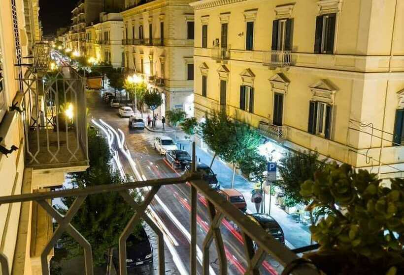 اتاق لوکس با بالکن, Turenum Apartment B&b