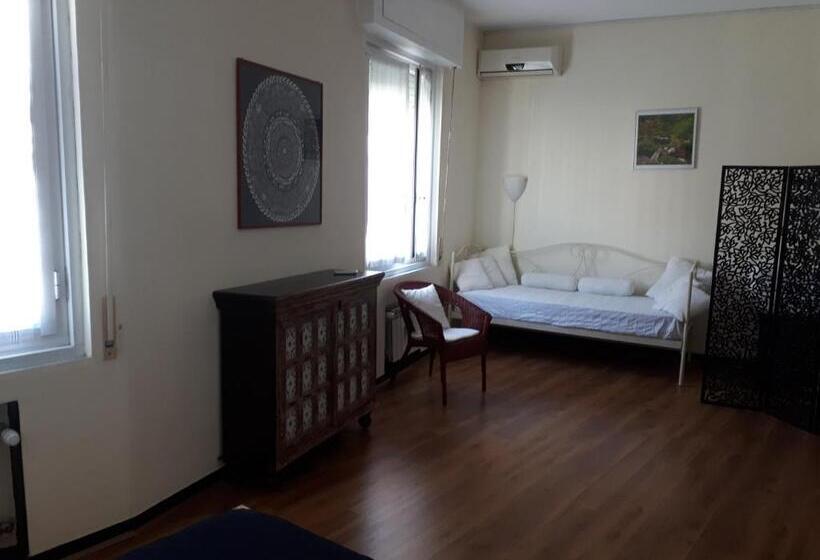 اتاق سهنفرۀ استاندارد با سرویس بهداشتی بیرون از اتاق, Il Riposo Del Guerriero Guesthouse