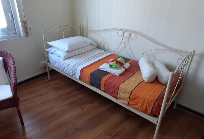 اتاق سهنفرۀ استاندارد با سرویس بهداشتی بیرون از اتاق, Il Riposo Del Guerriero Guesthouse