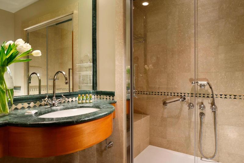 اتاق سوپریور با تخت بزرگ, Four Points By Sheraton Siena