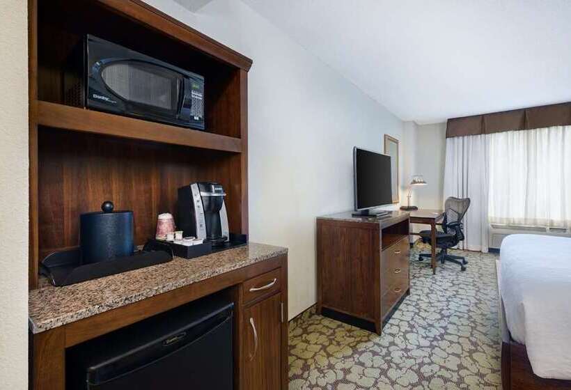 Стандартный Номер Кровать Кинг, Hilton Cologne