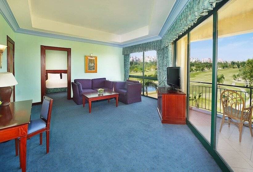 جناح إدارى, Hilton Pyramids Golf