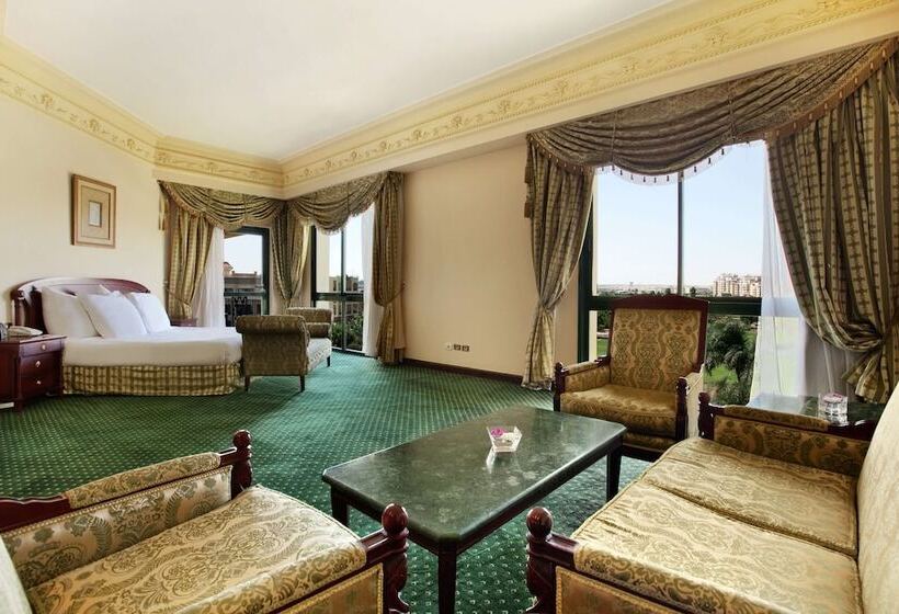جناح إدارى, Hilton Pyramids Golf