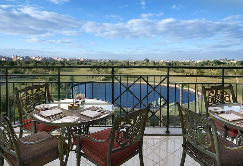 جناح ديلوكس, Hilton Pyramids Golf