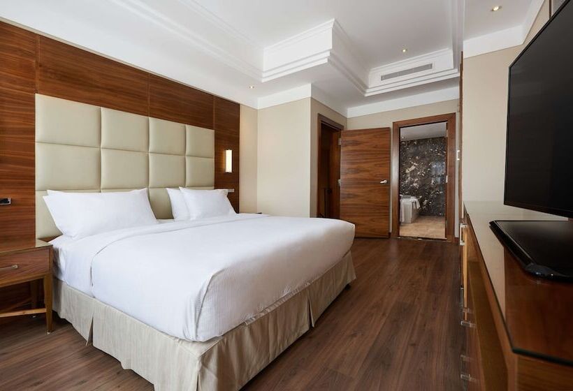 جناح ديلوكس, Hilton Pyramids Golf