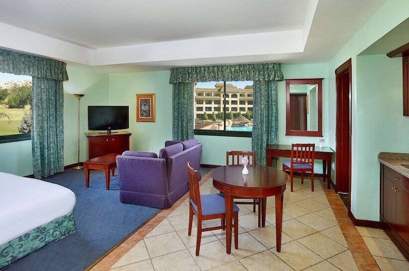 غرفة ديلوكس, Hilton Pyramids Golf