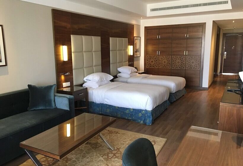 غرفة تنفيذية, Hilton Pyramids Golf