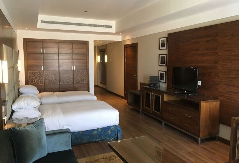 غرفة تنفيذية, Hilton Pyramids Golf