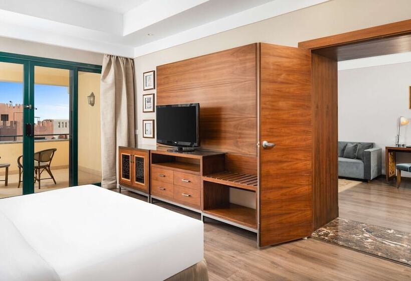 جناح إدارى, Hilton Pyramids Golf