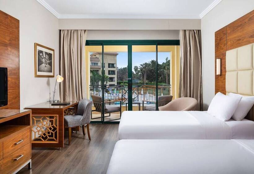 غرفة قياسية, Hilton Pyramids Golf