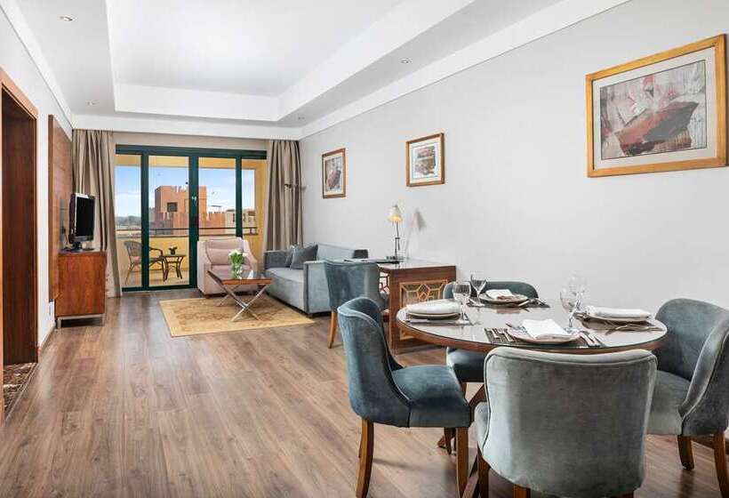 جناح جونيور إداري, Hilton Pyramids Golf