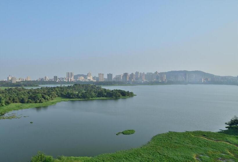 Люкс Кровать Кинг, The Westin Mumbai Powai Lake
