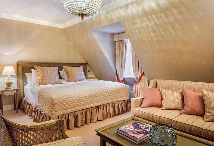 سوییت جونیور, Schlössle Hotel   The Leading Hotels Of The World