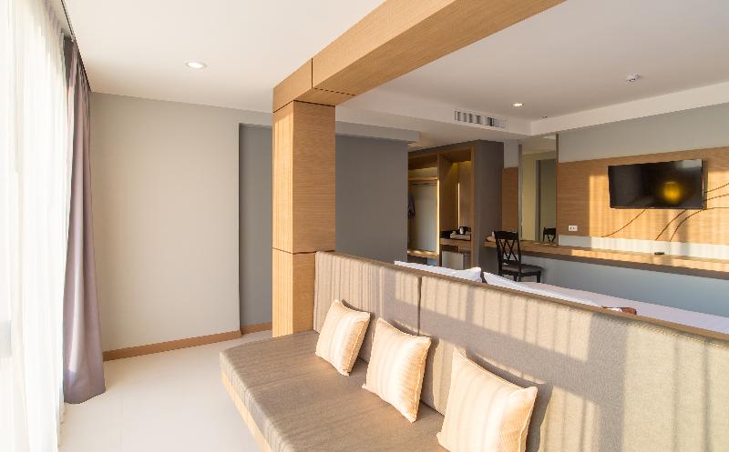풀장 전망 디럭스 룸, Phuket Marriott Resort & Spa Merlin Beach