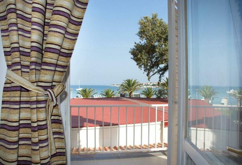 تختخواب در اتاق مشترک, Hostel Casa La Cha