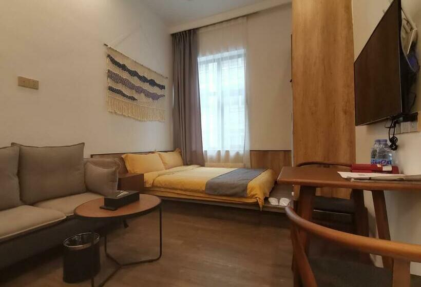 Quarto Economy, Ruiya Apart