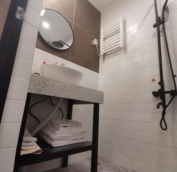 Quarto Economy, Ruiya Apart