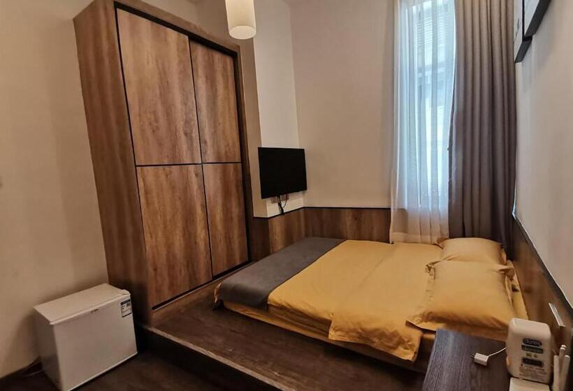 Quarto Economy, Ruiya Apart