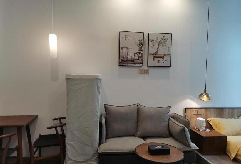 Quarto Estandar, Ruiya Apart