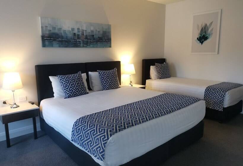 Номер Deluxe, The Abbey Motel Goulburn