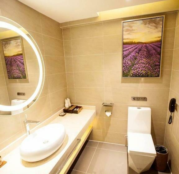 스탠다드 룸 킹사이즈 침대, Lavande Hotel Urumqi High Speed Railway Wanda Plaza