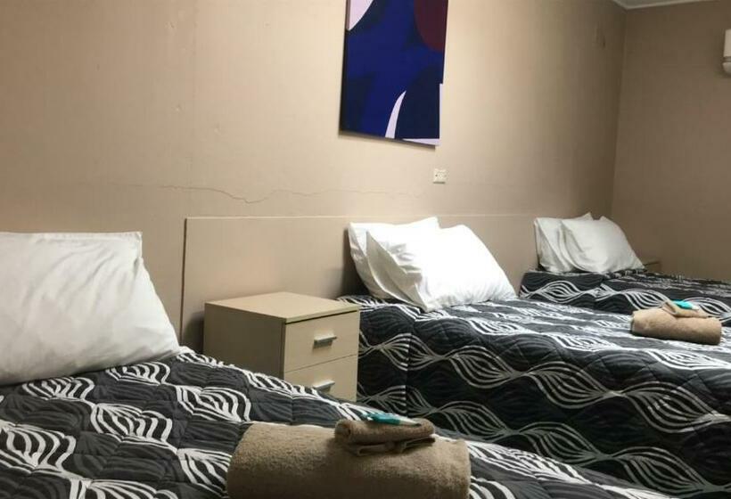 패밀리 룸, Aquatic Motor Inn
