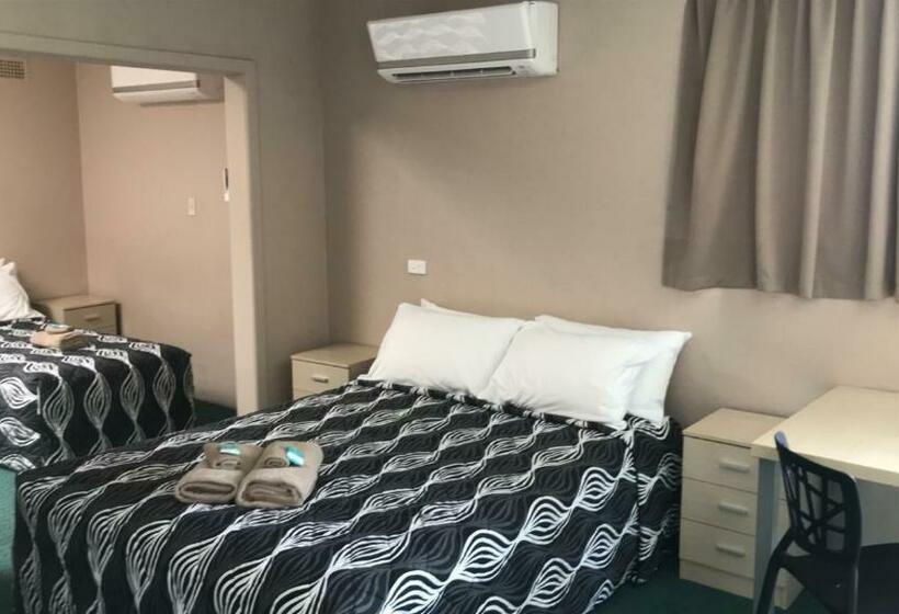 패밀리 룸, Aquatic Motor Inn