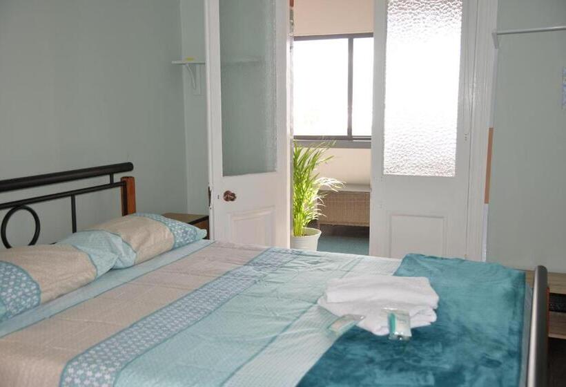 اتاق استاندارد با سرویس بهداشتی مشترک, Geraldton Backpackers