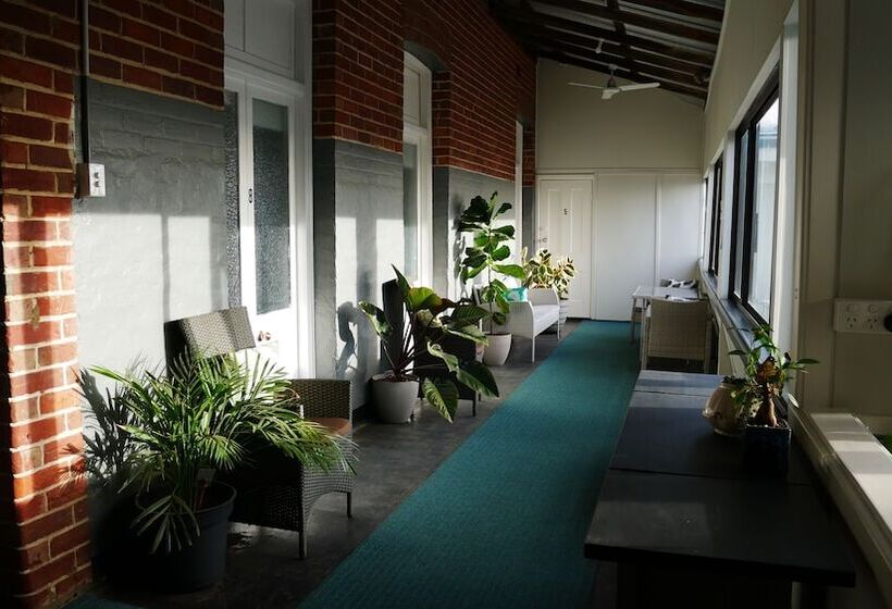 اتاق استاندارد با سرویس بهداشتی مشترک, Geraldton Backpackers