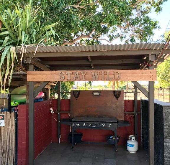 패밀리 룸 공용 욕실, Kimberley Travellers Lodge  Broome Yha