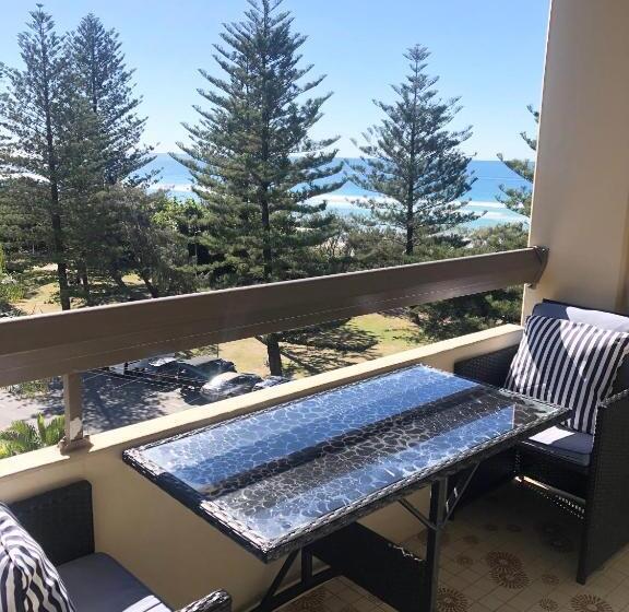 Superior 3-bedroom flat with a view, Oceania On Burleigh Beach
