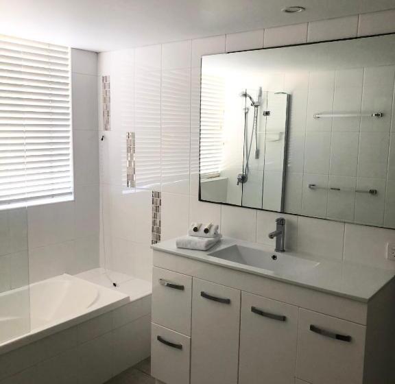 Superior 2-bedroom flat with a view, Oceania On Burleigh Beach