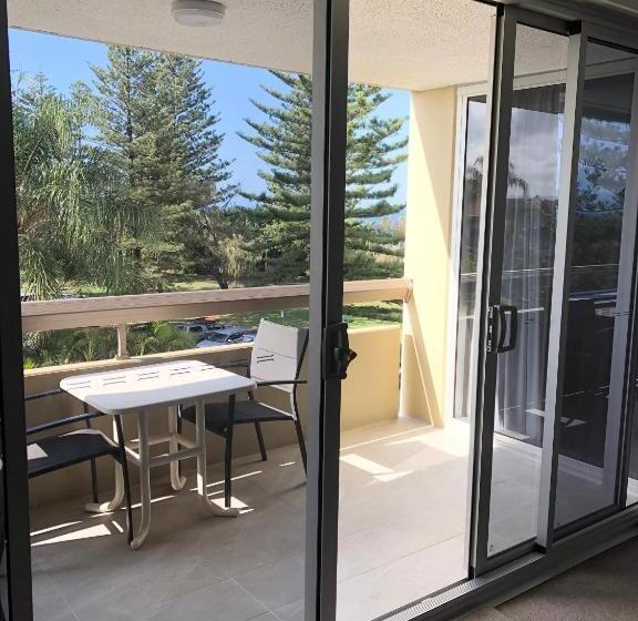 Superior 2-bedroom flat with a view, Oceania On Burleigh Beach