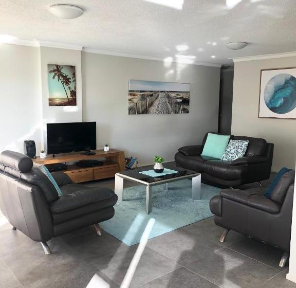 Superior 3-bedroom flat with a view, Oceania On Burleigh Beach