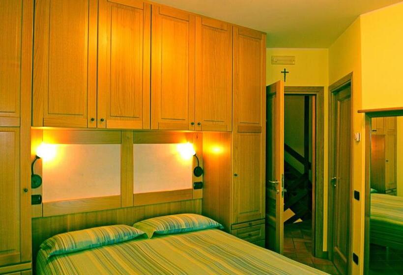 Четырехместный Номер Стандарт, Biancaneve B&b