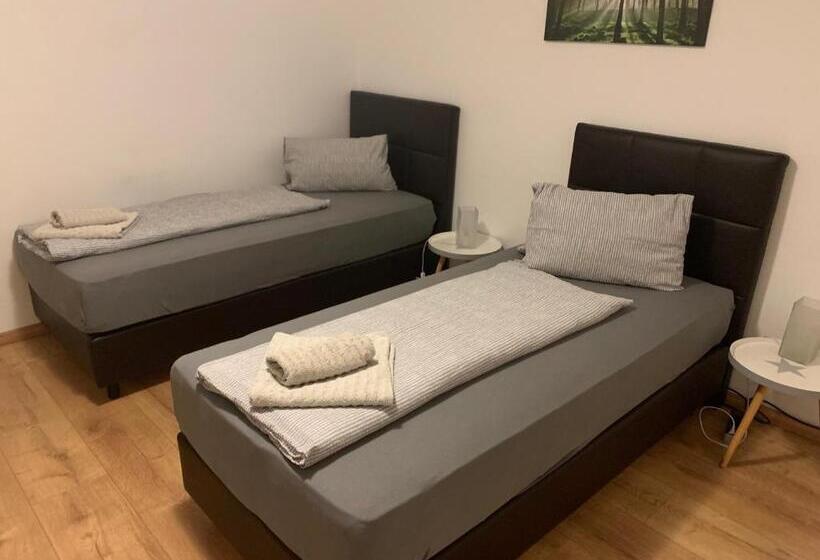 Номер Стандарт, Roccos Raum
