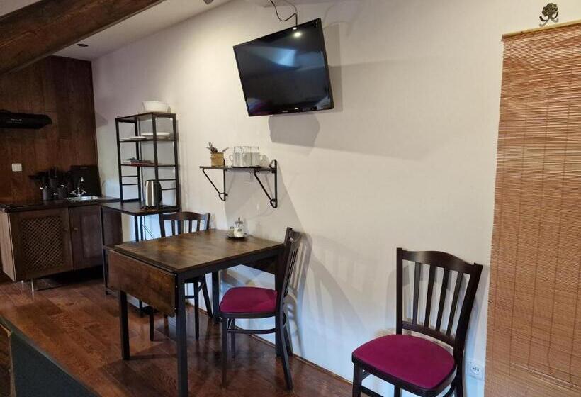 スタンダード４人部屋, Vlčí Jámy